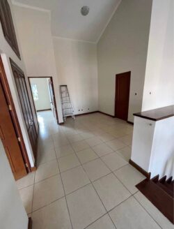 Casa en venta en Condominio Jacarandas Zona 16 – 4 habitaciones, área de churrasquera y jardín