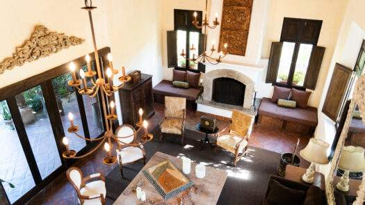 Venta de Casa Amueblada en Altos de Jacarandas de Antigua – 453 m de Lujo