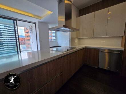 Echo Torre I (158 m Nivel Alto) – Apartamento con Terraza en Venta o Renta en Zona 14