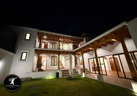 Santa Delfina – Casa de Esquina en Venta para Estrenar, Antigua Guatemala