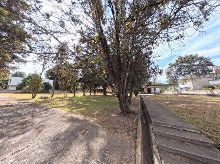 Casa de 1 Nivel en Venta con 4,290 v de Terreno en San Lucas Sacatepéquez