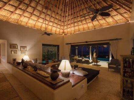 Casa de Lujo en Renta o Venta Frente al Mar en Monterrico