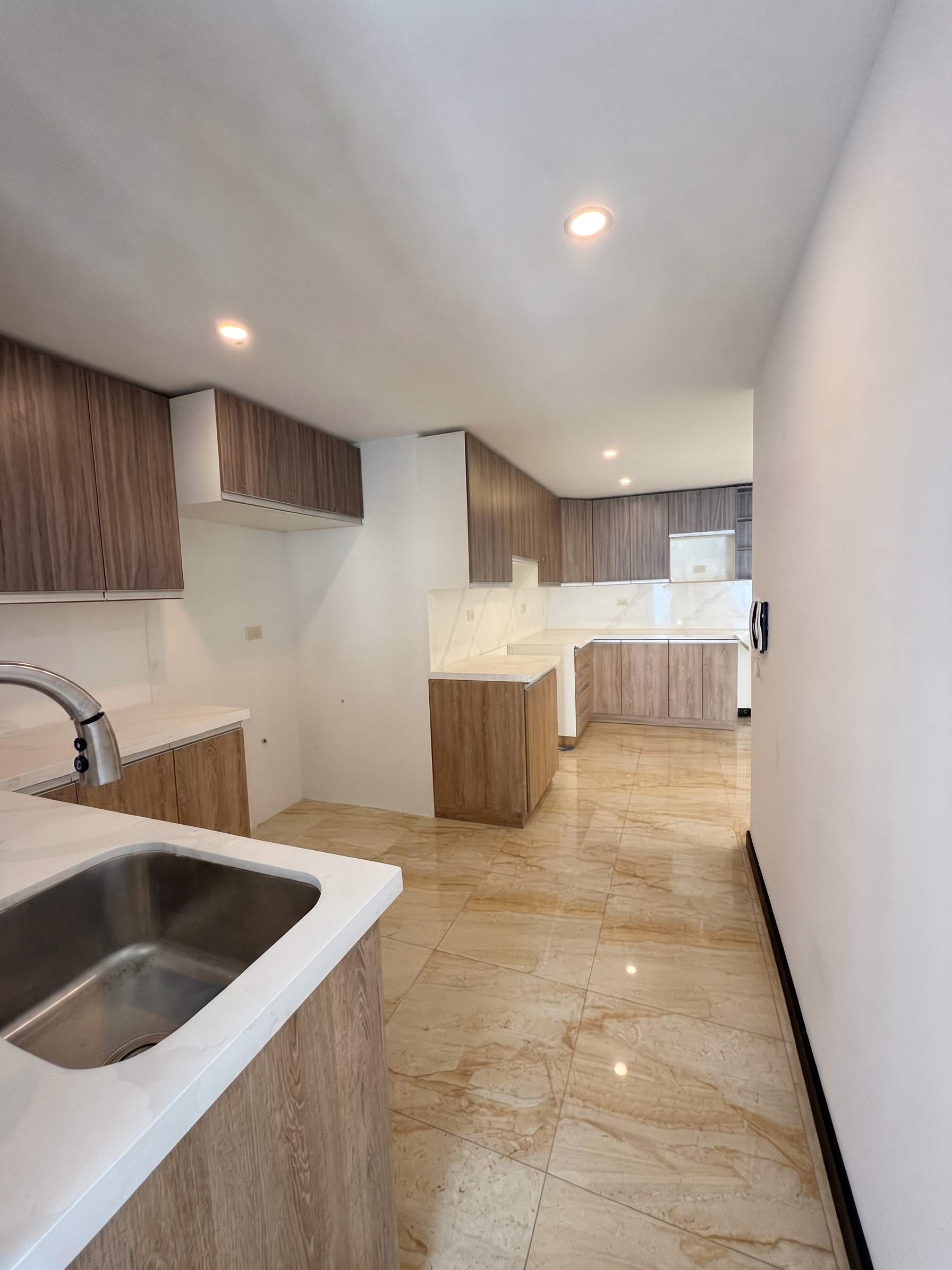 Colonia Mirador 2 – Casa Remodelada en Venta, Zona 11 - Miniatura 10