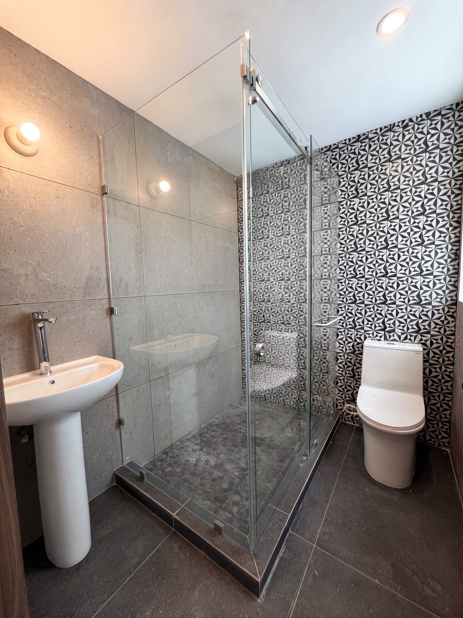 Colonia Mirador 2 – Casa Remodelada en Venta, Zona 11 - Miniatura 7
