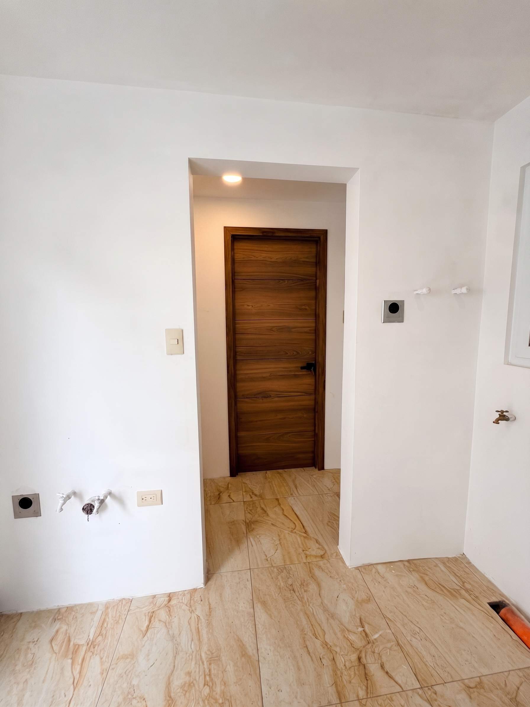 Colonia Mirador 2 – Casa Remodelada en Venta, Zona 11 - Image 2