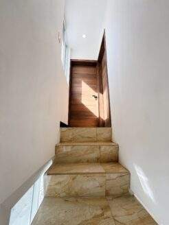 Colonia Mirador 2 – Casa Remodelada en Venta, Zona 11