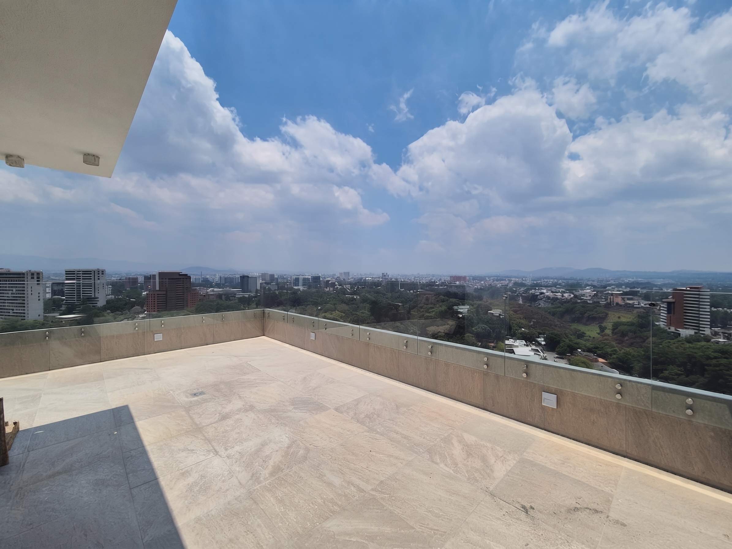 Condominio Milenia – Penthouse de Lujo en Venta Oakland, Zona 10 - Miniatura 7