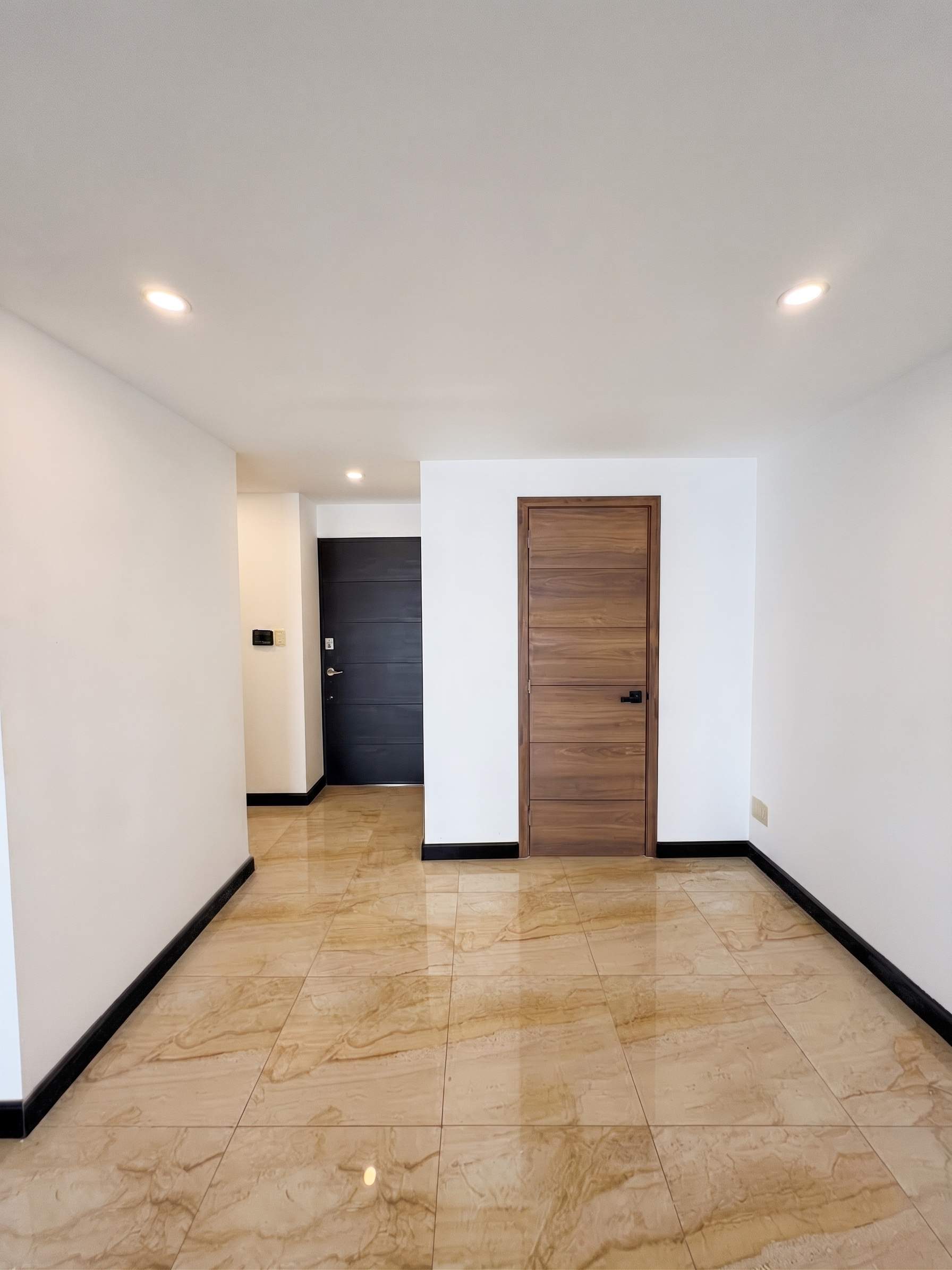 Colonia Mirador 2 – Casa Remodelada en Venta, Zona 11 - Miniatura 9