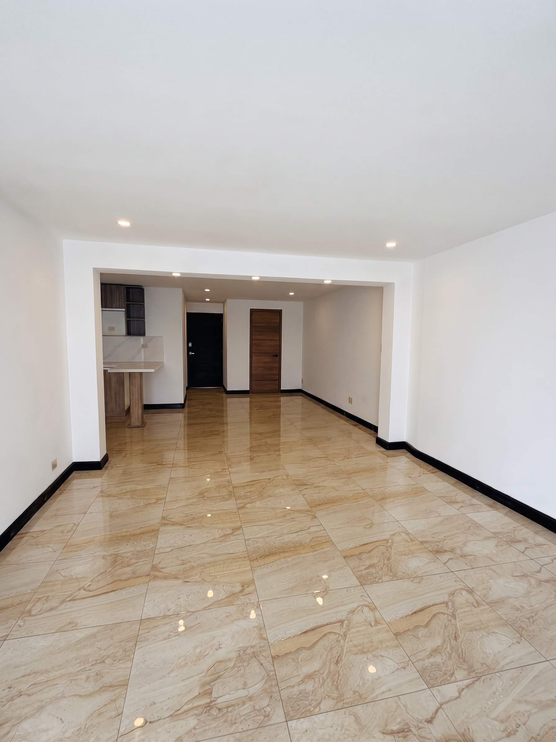 Colonia Mirador 2 – Casa Remodelada en Venta, Zona 11 - Miniatura 11