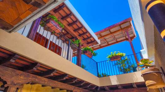 Los Franciscanos – Casa La Mina, Elegante Casa de 2 Niveles con Piscina, Firepit y Jardín Amplio