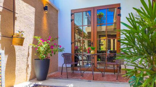 Los Franciscanos – Casa La Mina, Elegante Casa de 2 Niveles con Piscina, Firepit y Jardín Amplio