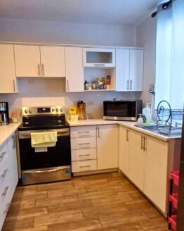 Renta Loft Amueblado en San Pedro las Huertas – Exclusivo Condominio con Piscina y Amenidades