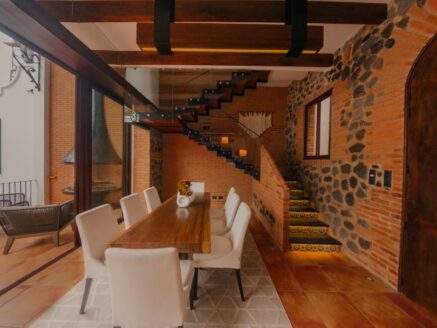 Casa Amueblada en Renta en Hacienda El Comendador, San Miguel Dueñas: 4 Habitaciones, Jacuzzi y Vistas a Volcanes