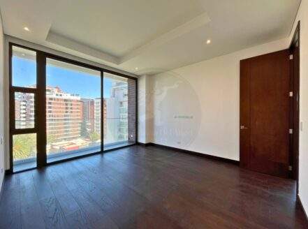 Apartamento en Venta y Renta Echo Zona 14 Torre II con Gran Terraza