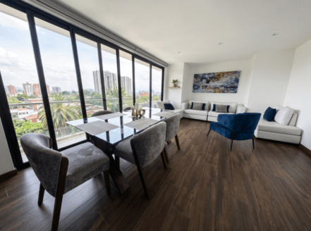Apartamento Amueblado con Balcón en Renta en Vila Quince, Zona 15