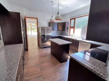 Condominio Alto Valle – Casa de 545 m en Renta, Km 12.7 Carretera a El Salvador